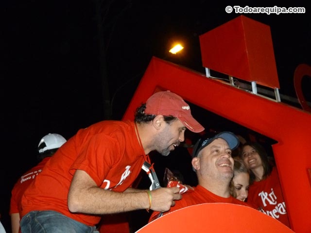 Damián y el Toyo 2013 en el corso de Arequipa