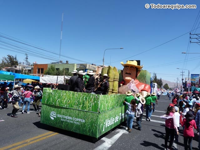 Carro alegórico de Southern Perú corso amistad