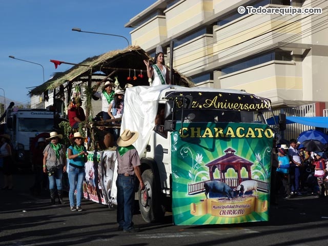 Carro alegórico de la Municipalidad de Characato