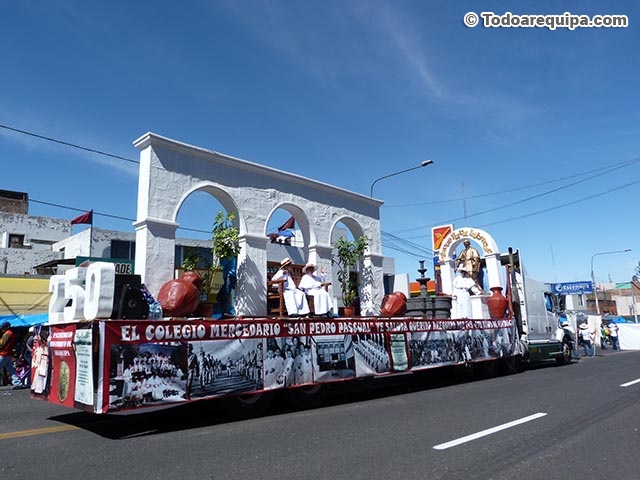 Carro alegórico del colegio Mercedario