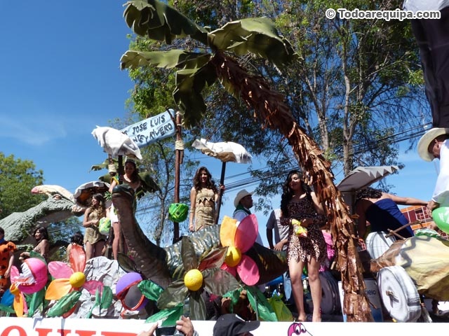 Carro alegórico Los Picapiedras