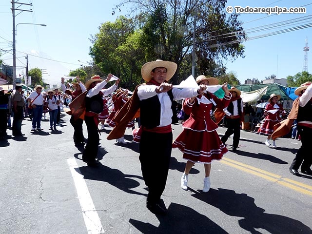 Danzarines del Colegio Mercedario