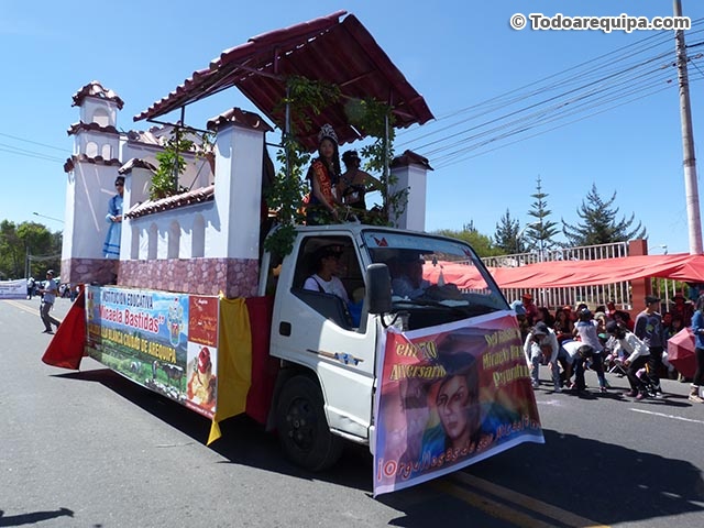 Carro alegórico Micaela Bastidas