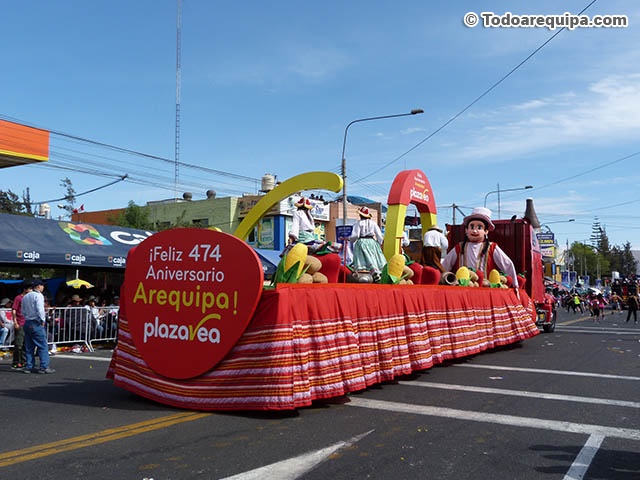 Carro alegórico de Plaza Vea