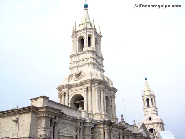 torres-catedral-arequipa