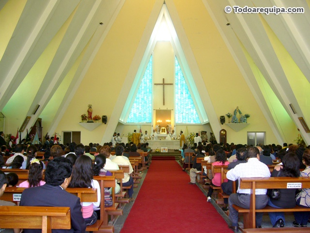 interior-iglesia-de-camana