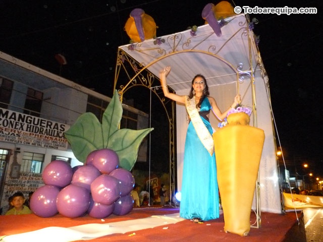 Reinas en carros alegóricos