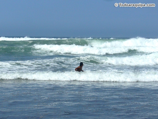 olas-mar-camana