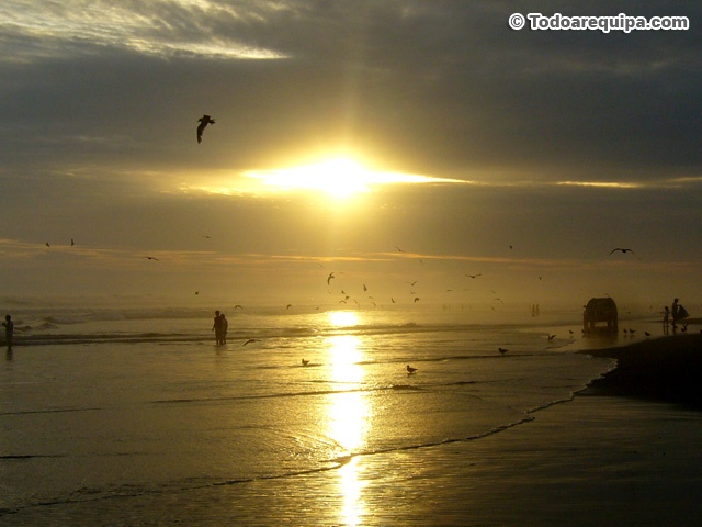 sunset-playas-camana