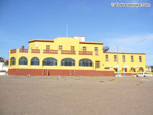 Frontis del Hotel de Turistas en Chala