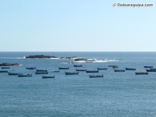 Lanchas en el mar de Chala - Caravelí