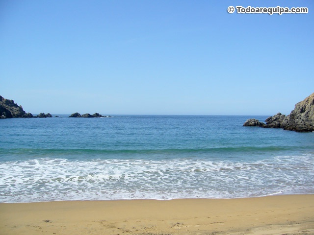 Vista de la playa de Puerto Inca
