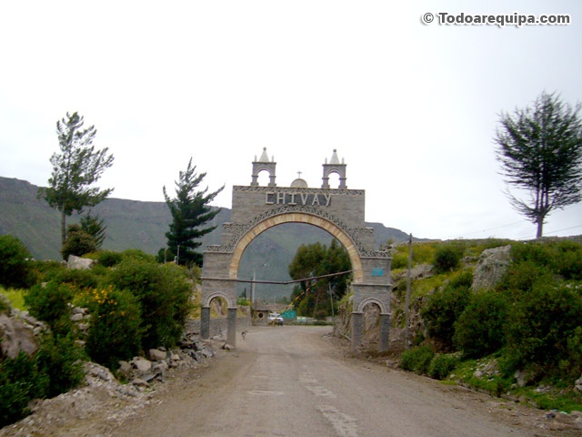 Ingreso hacia el pueblo de Chivay