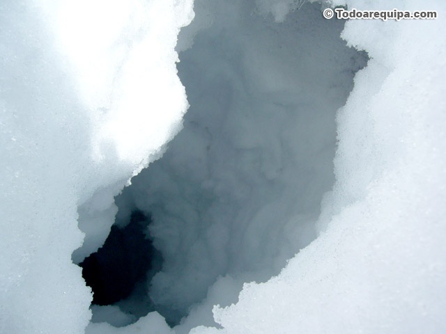 Grietas en el Nevado Ampato