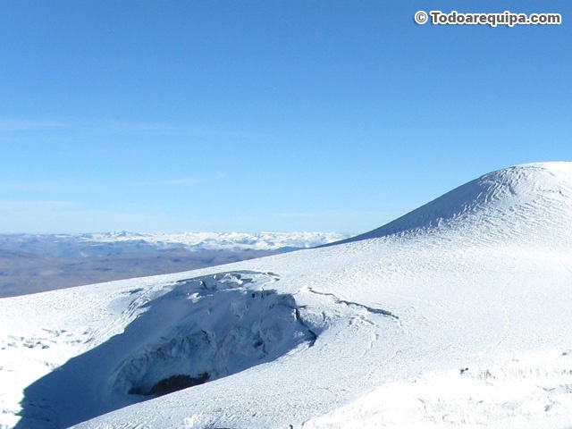 Glaciar de la izquierda muy cerca de la cima del nevado