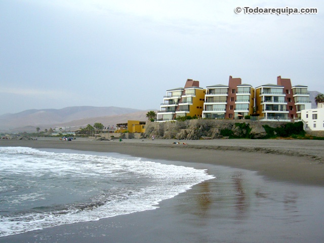 Mejía es una playa al sur del Perú