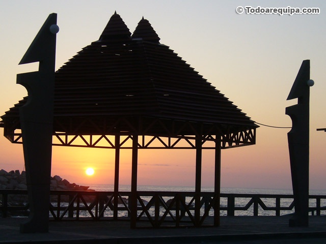 Bonito ocaso en el Muelle de Mollendo