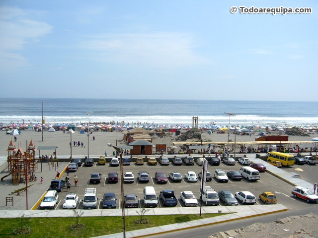 Estacionamiento en las playas de Mollendo