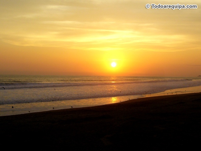 Olas moderadas en las playas de Mollendo