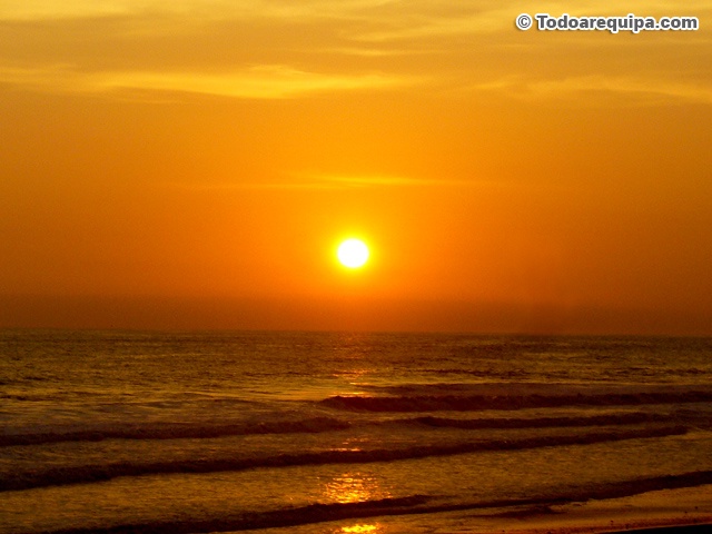 Sunset del mar en playas