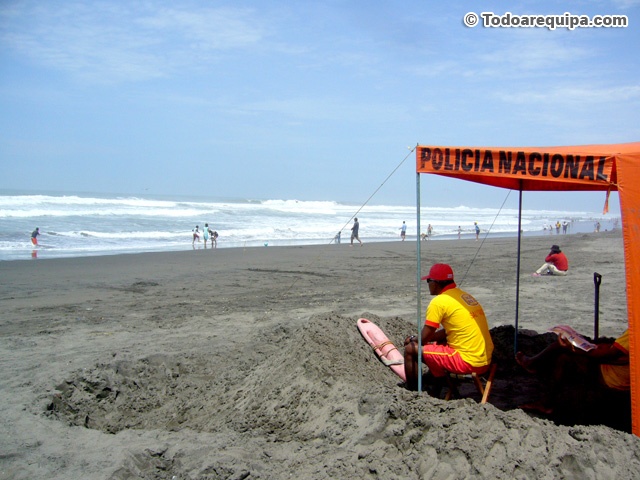 Salvavidas de la Policía Nacional del Perú