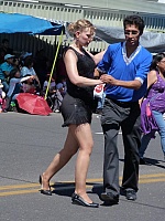 Bailando salsa en el corso