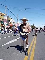Hombre vestido con traje típico del norte peruano