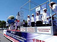 Alas Peruanas carro alegórico