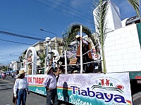 Carro alegórico de la Municipalidad Tiabaya