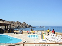 Piscina frente al mar en Puerto Inca