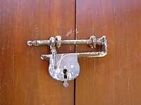 candado-de-iglesia-antiguo