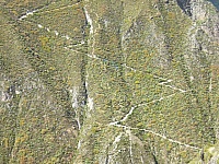 Camino para el trekking rumbo a Tapay